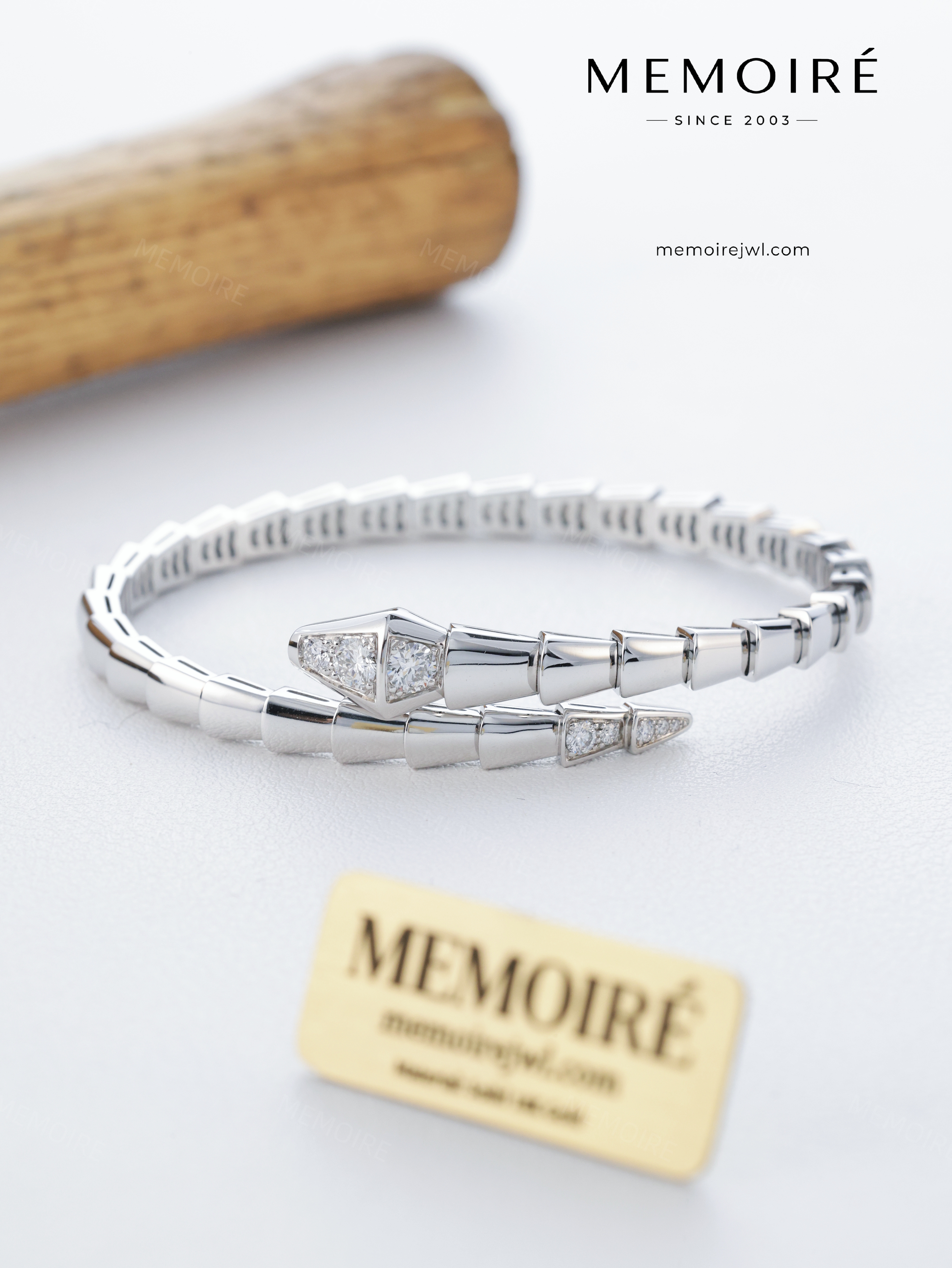 MEMOIRÉ 18K White Gold Narrow Snake Bangle